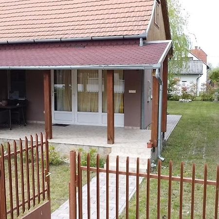 Vadszolo Apartman Balatonmariafurdo Exterior photo